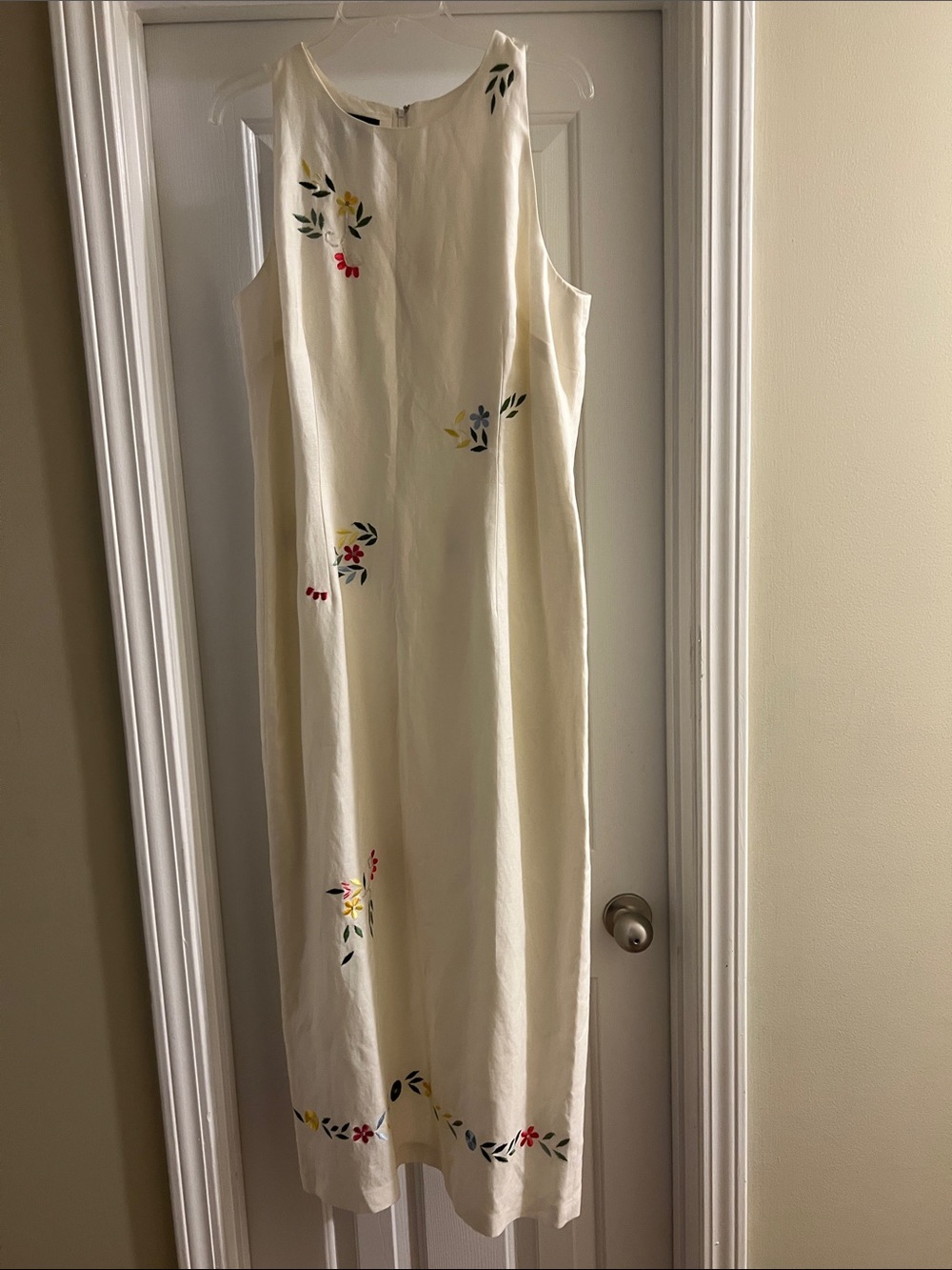 Donna Morgan  Cream Sleeveless Embroidered Long  Dress
